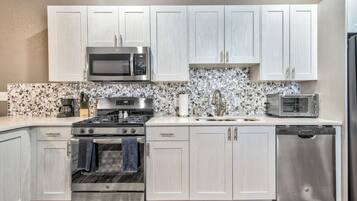 Lò vi sóng, lò nướng, bếp nấu, máy rửa bát