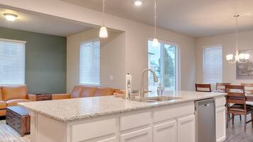 House (3 Bedrooms) | Interior