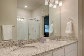 House (3 Bedrooms) | Bathroom | Bathtub