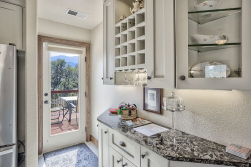 2brdowntown Occmountain Views & Grill