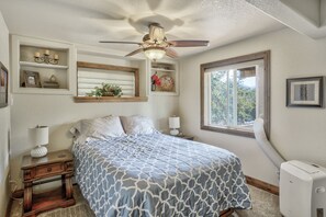 House (2 Bedrooms) | 2 bedrooms, premium bedding, down comforters, laptop workspace - 2brdowntown Occmountain Views & Grill (Colorado Springs)