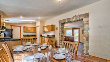 House (5 Bedrooms) | Dining