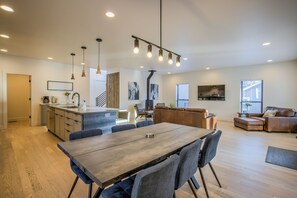 Interior - 7brdowntown BIG & Moderngroups, Events & More! (Colorado Springs)
