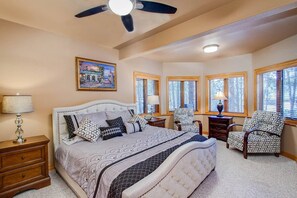 Apartment (3 Bedrooms) | 3 bedrooms, premium bedding, down duvets, laptop workspace - 3bdwhere the Foxes Runluxurious, Usaf Academy (Colorado Springs)