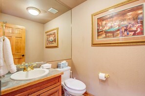 Apartment (3 Bedrooms) | Bathroom