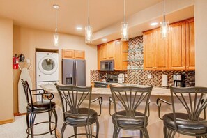 Private kitchen - 3bdwhere the Foxes Runluxurious, Usaf Academy (Colorado Springs)