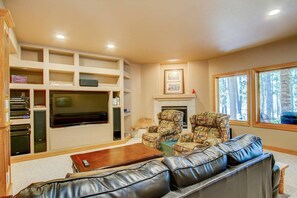 TV, fireplace - 3bdwhere the Foxes Runluxurious, Usaf Academy (Colorado Springs)