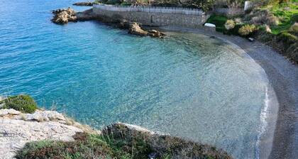 VILLA SERENIS | mountain & sea @ 1,5hr from Athens