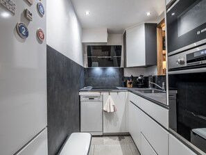 Fridge, dishwasher