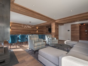 Interior - Ski-in/Ski-out Apartment with Panoramic Views and Luxury Amenities in Méribel (Méribel)