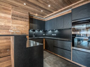 Fridge, dishwasher