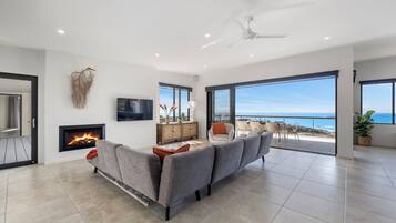 Smart TV, fireplace, table tennis