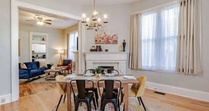 Mins from Downtown & Dining - Dauphin Darling 1