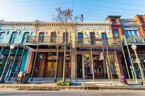 Mins from Downtown & Dining, Dauphin Darling 4