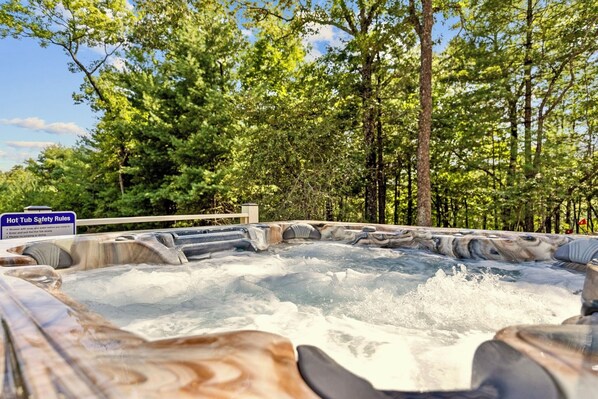 Outdoor spa tub