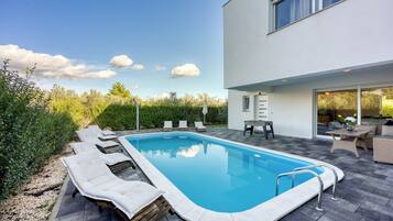 Seasonal outdoor pool