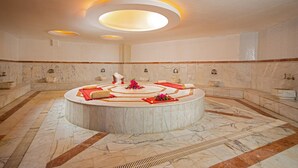 Sauna, massatges amb pedres calentes i massatges de teixits profunds 