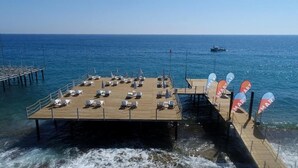 Platja privada, gandules de platja i para-sols per a la platja 