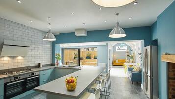 House | Private kitchen | Fridge, microwave, oven, stovetop