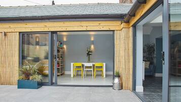 House | Terrace/patio