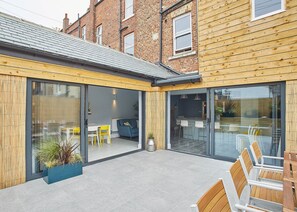 Exterior detail - No. 30 Whitby (Whitby)