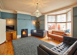 House | Living area | 32-inch flat-screen TV with digital channels, TV - No. 30 Whitby (Whitby)