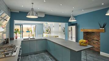 House | Private kitchen | Fridge, microwave, oven, stovetop