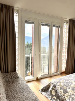 2 bedrooms, free WiFi - Elizaveta apartment with lake view and terrace (Oggebbio)