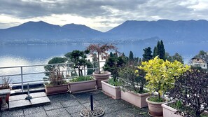 Property grounds - Elizaveta apartment with lake view and terrace (Oggebbio)