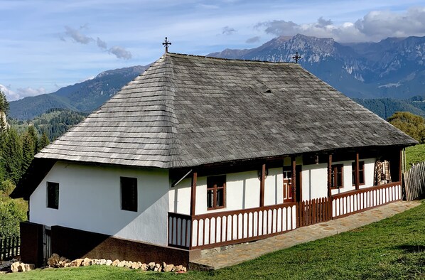 Chaumière, 2 grands lits | Extérieur