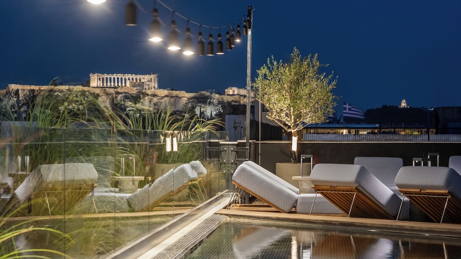 Skylark, Aluma Hotel & Resort