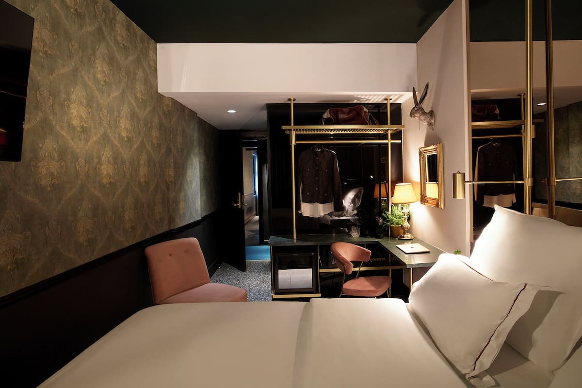 Ropa de cama de alta calidad y minibar