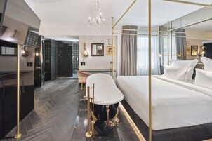 Grand Suite | Κλινοσκεπάσματα υψηλής ποιότητας, μίνι μπαρ, χρηματοκιβώτιο στο δωμάτιο 