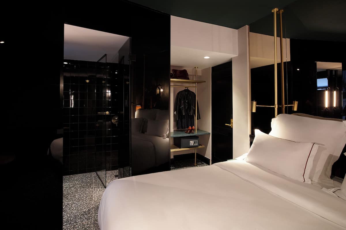 Ropa de cama de alta calidad y minibar