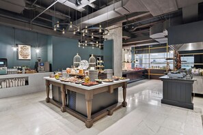每日付費供應吃到飽自助式早餐