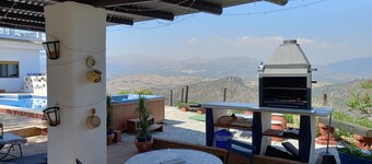 Great 1 Bedroom Studio with wonderful views, Swimming Pool and Jacuzzi