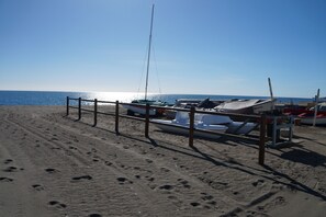 Sun-loungers - Great 1 Bedroom Studio with wonderful views, Swimming Pool and Jacuzzi (Comares)