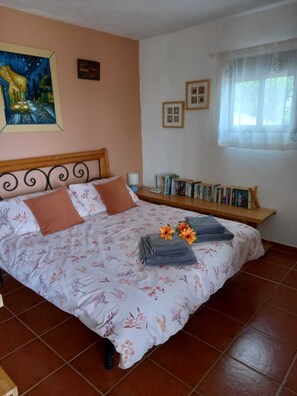 1 bedroom, iron/ironing board, free WiFi, bed sheets - Great 1 Bedroom Studio with wonderful views, Swimming Pool and Jacuzzi (Comares)