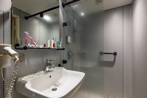 Bathroom shower - Raststättenhotel Baden-Baden (Baden-Baden)
