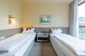 Family Room | Hypo-allergenic bedding, desk, laptop workspace, bed sheets