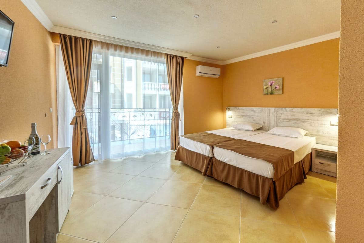 Basic Double Room, Balcony | Bed sheets