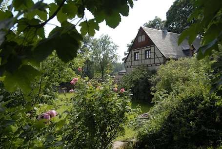 Property grounds. Landgasthof Haueis