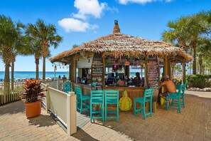 Bar (on property) - ☀️BeachFRONT-Balcony-Pools-Calypso 1-1809 East (Panama City Beach)