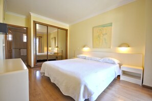 4 bedrooms, in-room safe, iron/ironing board, travel cot