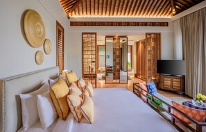 Minibar, in-room safe, individually decorated, individually furnished - Baale Resort Goa (Arpora)