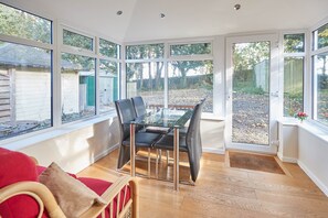Cottage | Dining room