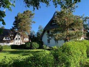 Exterior - Apartment with a sophisticated atmosphere behind the dike directly on the beach (Zingst)