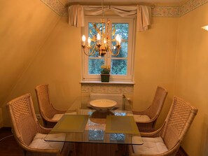 Dining - Apartment with a sophisticated atmosphere behind the dike directly on the beach (Zingst)