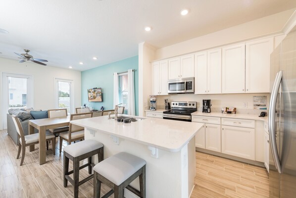 Refrigerador, horno, parrilla de estufa y lavavajillas 