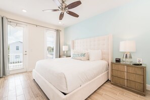 4 bedrooms, in-room safe, iron/ironing board, free WiFi - Vibrant Cottage near Disney with Margaritaville Resort & Island H20 Waterpark. (Kissimmee)